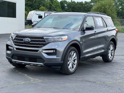 Used 2023 Ford Explorer XLT w/ Equipment Group 202A AWD/4WD image 49