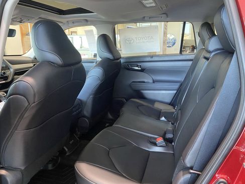 New 2026 Toyota Highlander XLE image 15