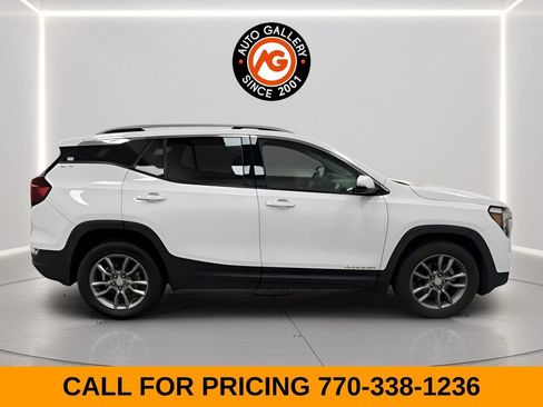 Used 2022 GMC Terrain SLT AWD/4WD image 2