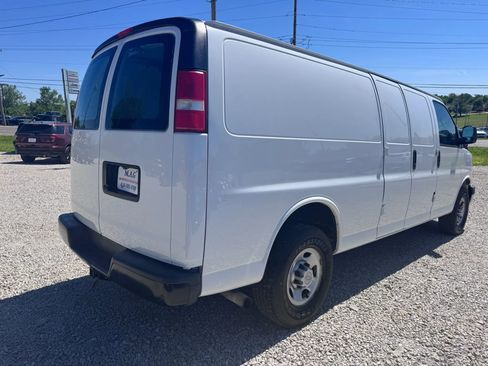 Used 2018 Chevrolet Express 2500 Extended RWD image 5