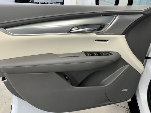 Certified 2023 Cadillac XT5 Premium Luxury w/ Technology Package image 8