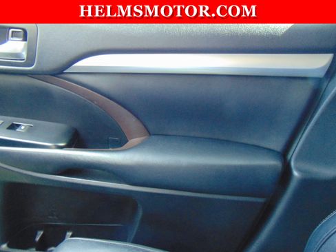 Used 2018 Toyota Highlander XLE AWD/4WD image 27