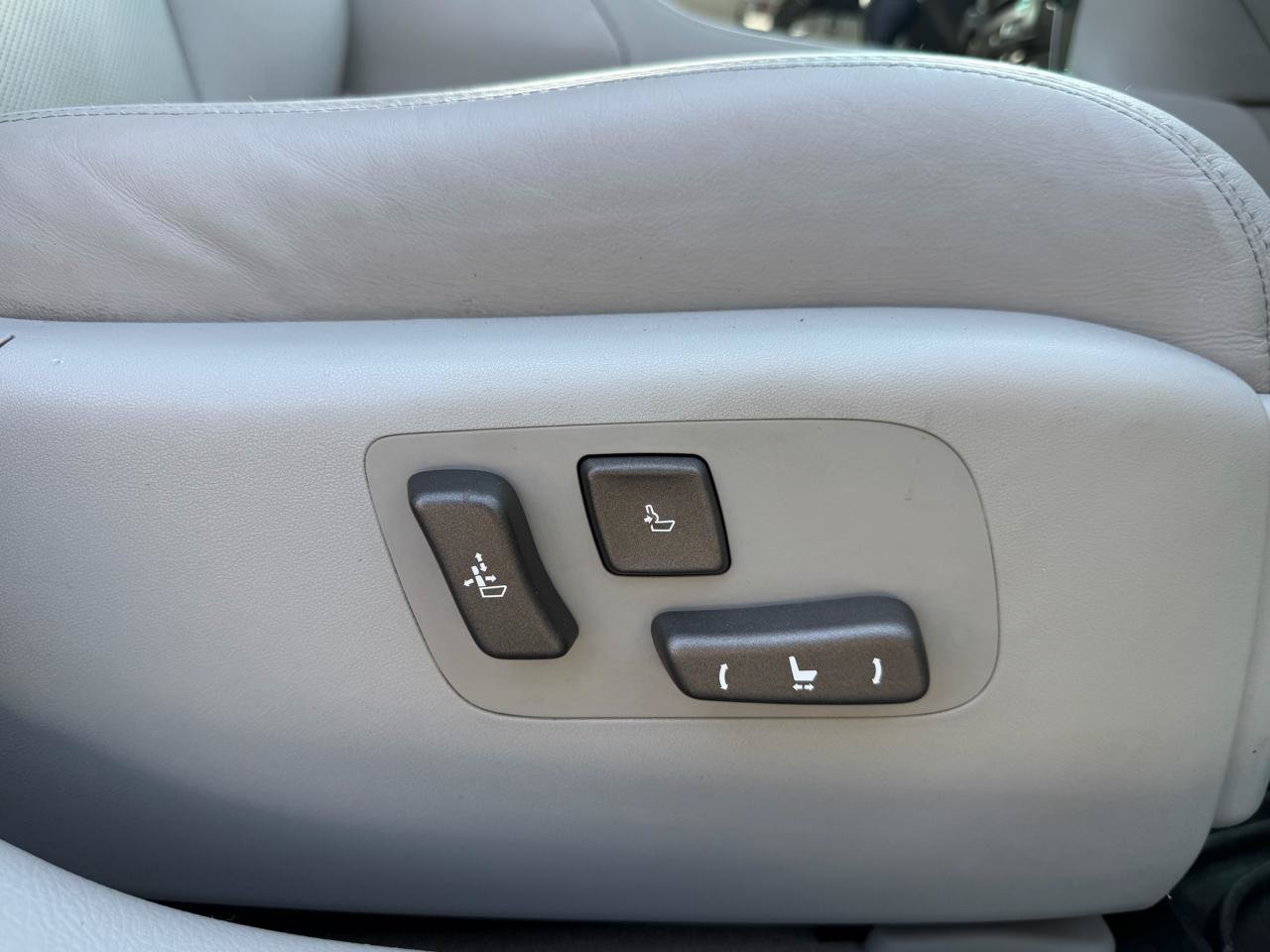 Used 2007 Lexus LS 460 w/ Comfort Pkg RWD image 22