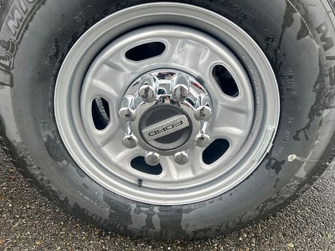 New 2026 Ford F250 XL w/ XL Chrome Package image 27