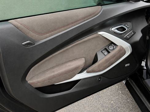 Used 2019 Chevrolet Camaro ZL1 w/ LPO, ZL1 Protection Package RWD image 28
