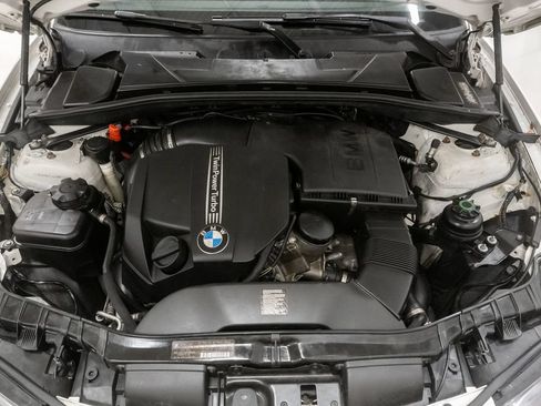 Used 2011 BMW 135i Convertible RWD image 3