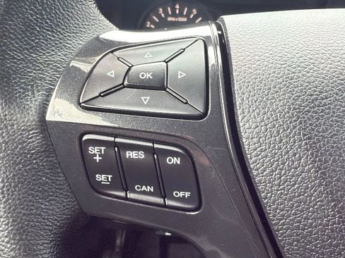 Used 2017 Ford Explorer XLT image 12