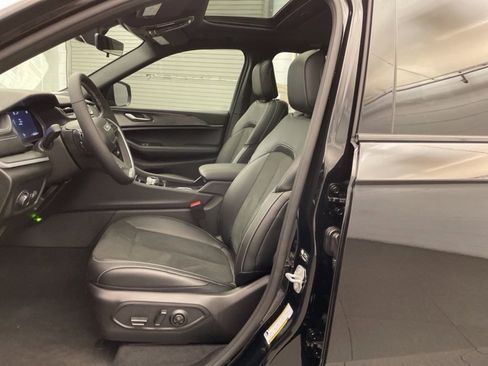 New 2025 Jeep Grand Cherokee Altitude image 15