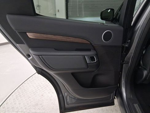 Used 2018 Land Rover Discovery HSE image 28