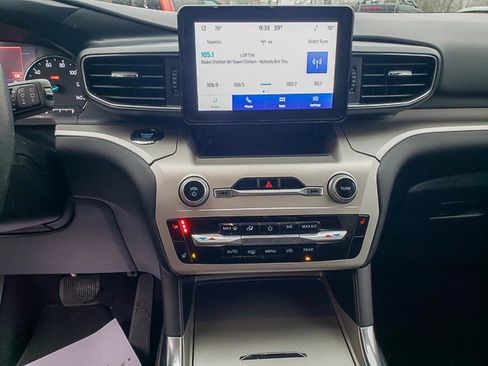 Used 2023 Ford Explorer XLT w/ Equipment Group 202A image 14