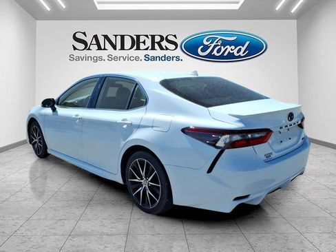Used 2023 Toyota Camry SE image 4