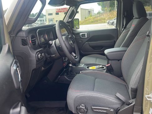 Used 2026 Jeep Wrangler Unlimited Rubicon AWD/4WD image 8