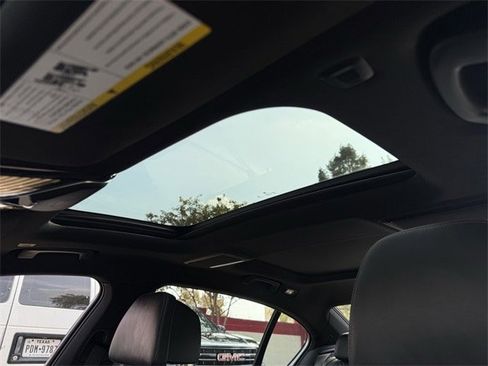 Used 2022 BMW 750i xDrive w/ M Sport Package image 26