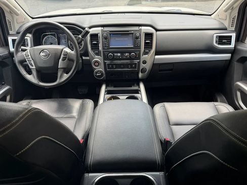 Used 2018 Nissan Titan PRO-4X w/ Pro-4x Convenience Package AWD/4WD image 12
