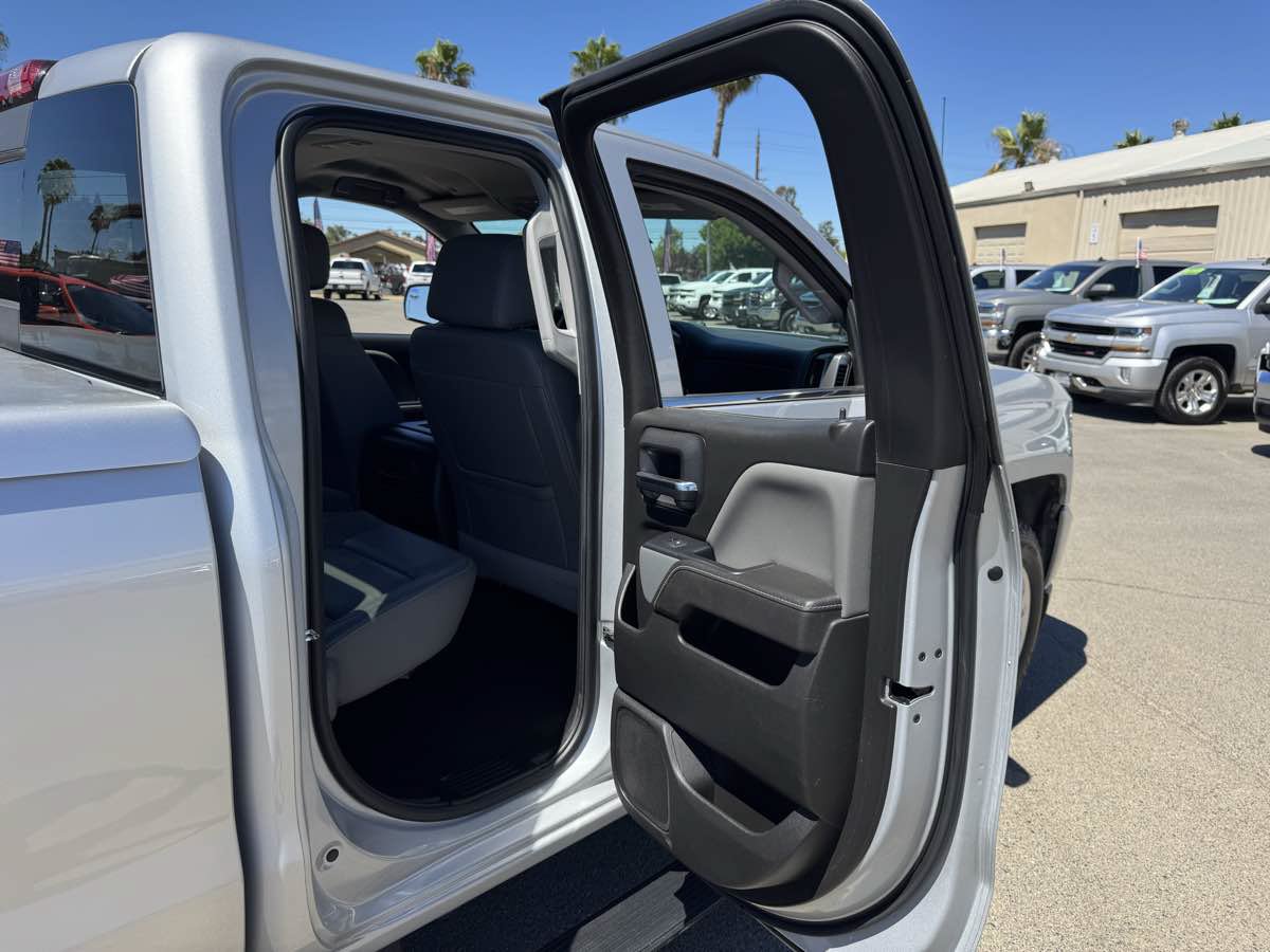 Used 2017 Chevrolet Silverado 1500 LTZ Z71 w/ LTZ Plus Package AWD/4WD image 18