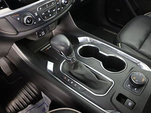 Used 2022 Chevrolet Traverse Premier image 35