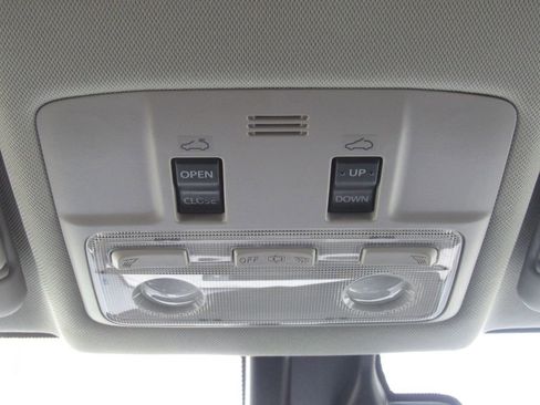 Used 2015 Toyota RAV4 Limited w/ Technology Package image 26