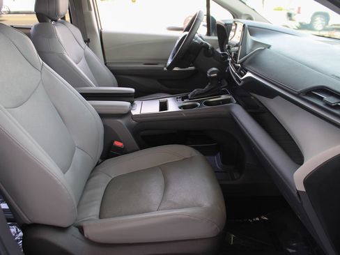 Used 2024 Toyota Sienna Limited FWD image 22