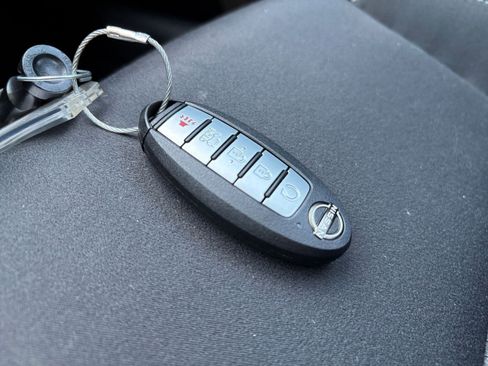 Used 2025 Nissan Altima 2.5 SV FWD image 18