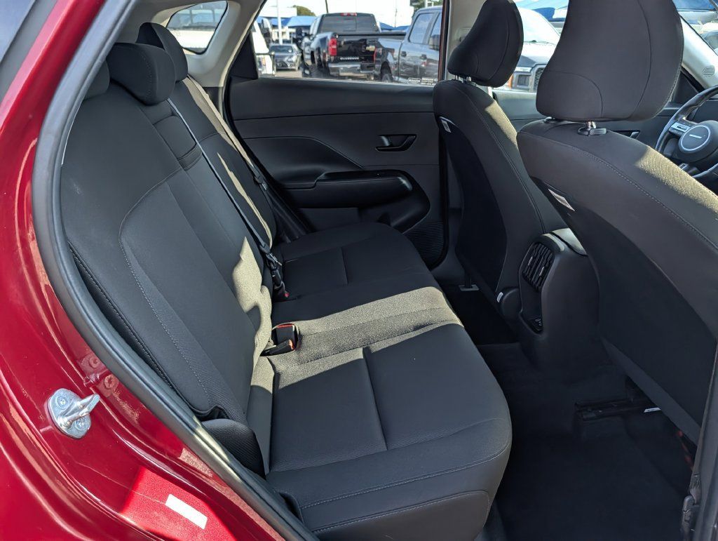 Used 2025 Hyundai Kona SEL AWD/4WD image 30