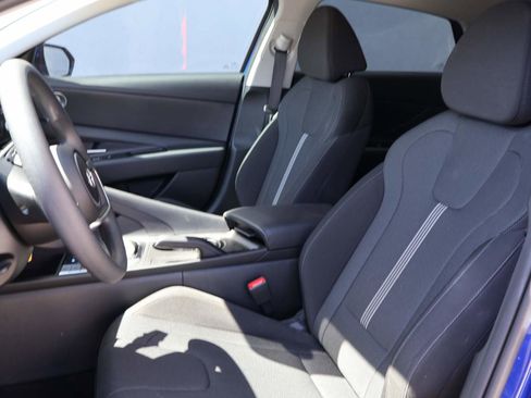 Used 2025 Hyundai Elantra SE FWD image 9