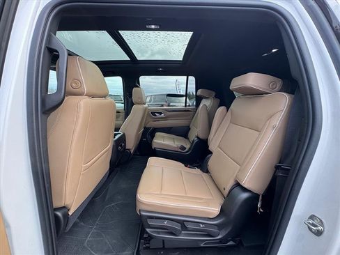 Used 2021 Chevrolet Suburban Premier w/ Premium Package image 12