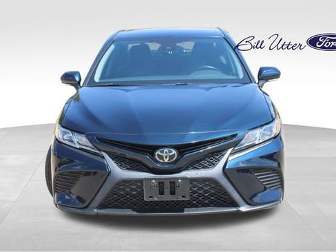 Used 2019 Toyota Camry SE w/ Convenience Package FWD image 2