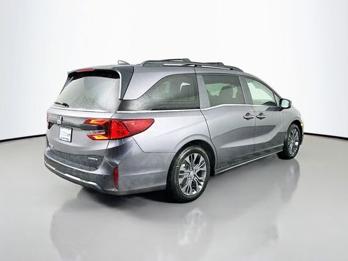 New 2026 Honda Odyssey Touring image 7
