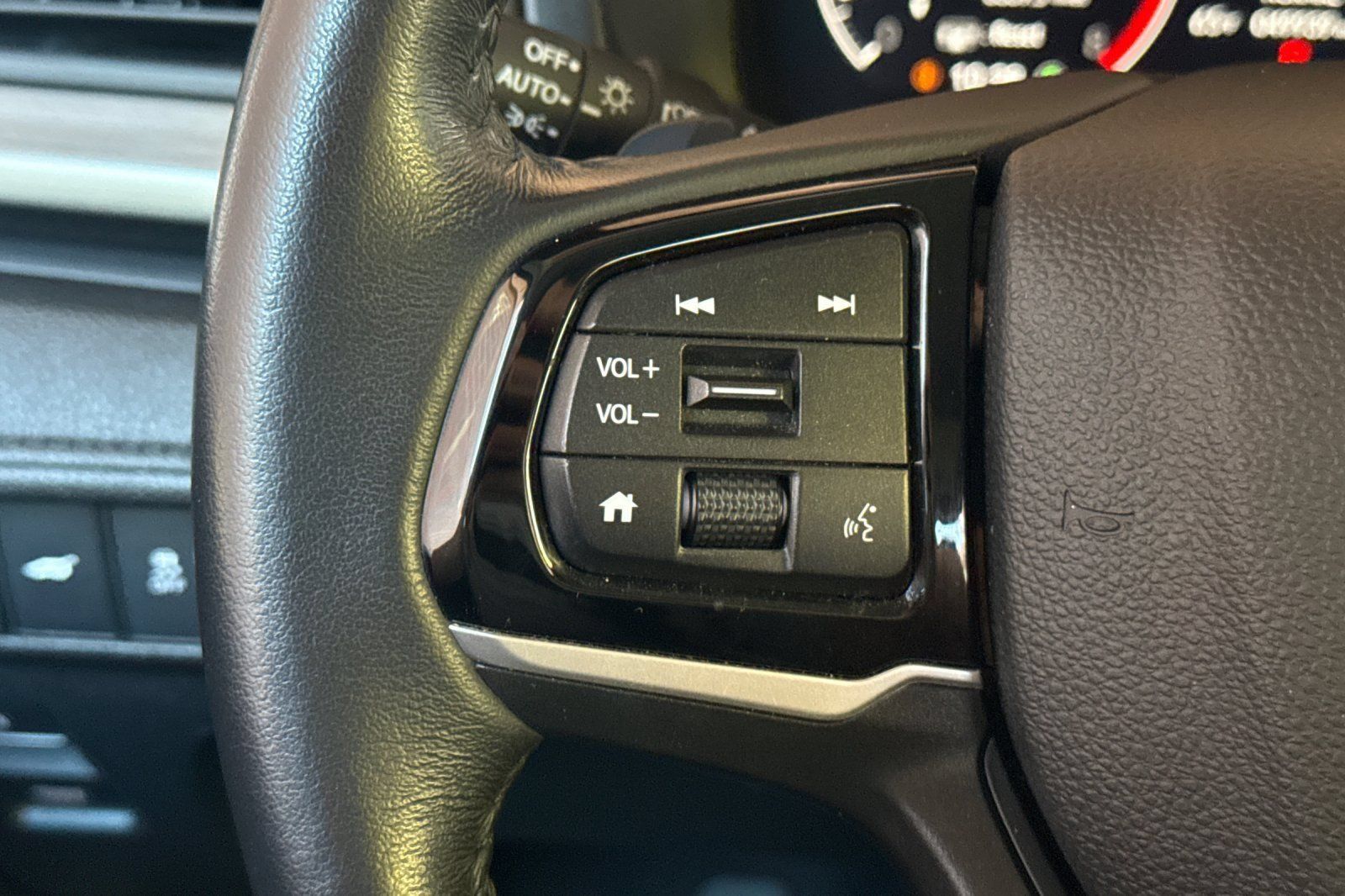 Used 2025 Honda Odyssey EX-L image 32