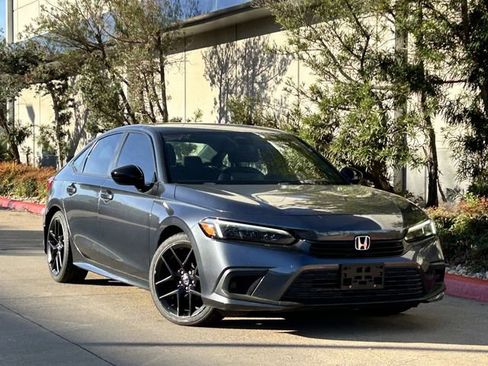 Used 2023 Honda Civic Sport image 2