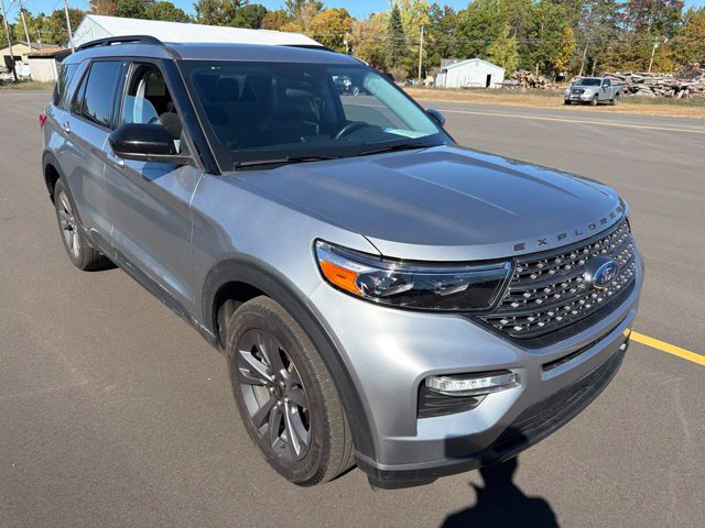 Used 2024 Ford Explorer XLT w/ Equipment Group 202A AWD/4WD image 7