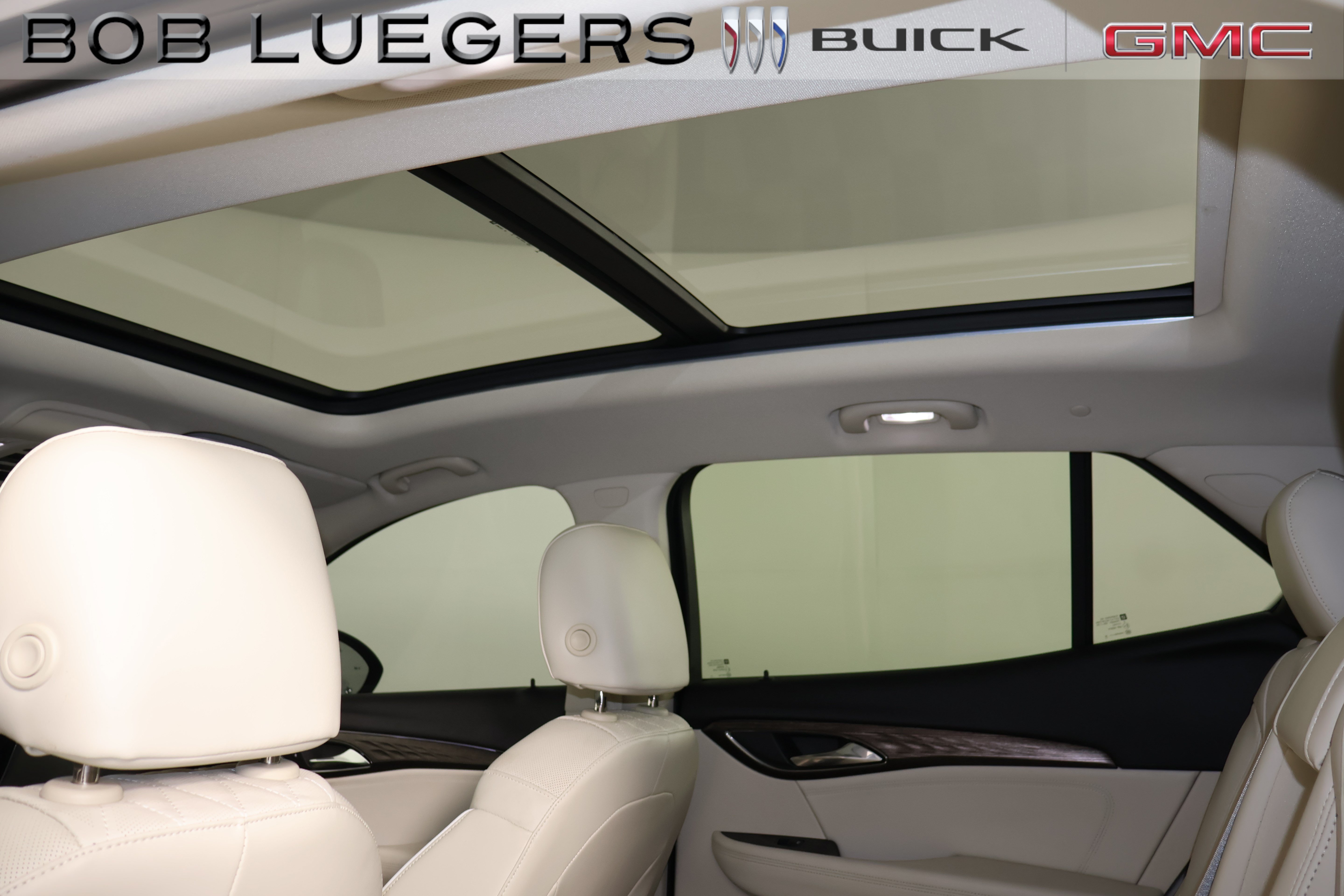 Used 2022 Buick Envision Avenir w/ Technology Package II AWD/4WD image 13