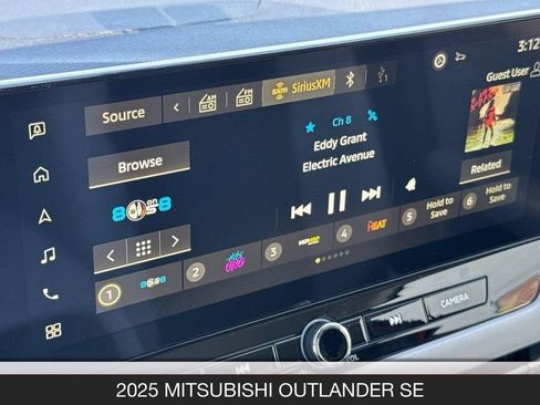 Used 2025 Mitsubishi Outlander SE FWD image 32