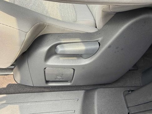 Used 2026 Toyota Sienna LE AWD/4WD image 16