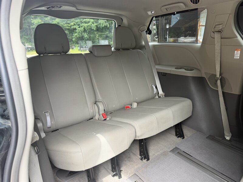 Used 2015 Toyota Sienna XLE w/ XLE Navigation Package AWD/4WD image 41