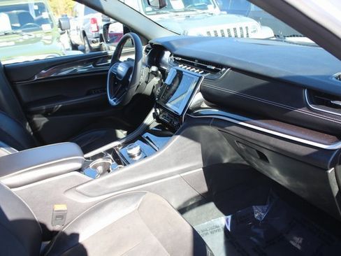 Used 2023 Jeep Grand Cherokee Altitude image 33