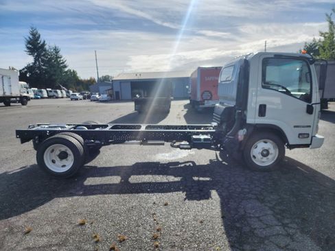 New 2025 Isuzu NPR image 10