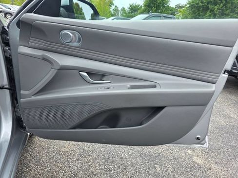 Used 2023 Hyundai Elantra SEL w/ Convenience Package FWD image 9