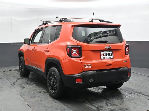 Used 2018 Jeep Renegade Latitude w/ Cold Weather Group image 9