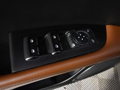 Used 2023 Lincoln Nautilus Reserve AWD/4WD image 23
