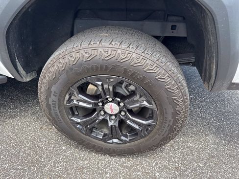 Used 2023 GMC Canyon Elevation w/ Elevation Premium Package RWD image 16