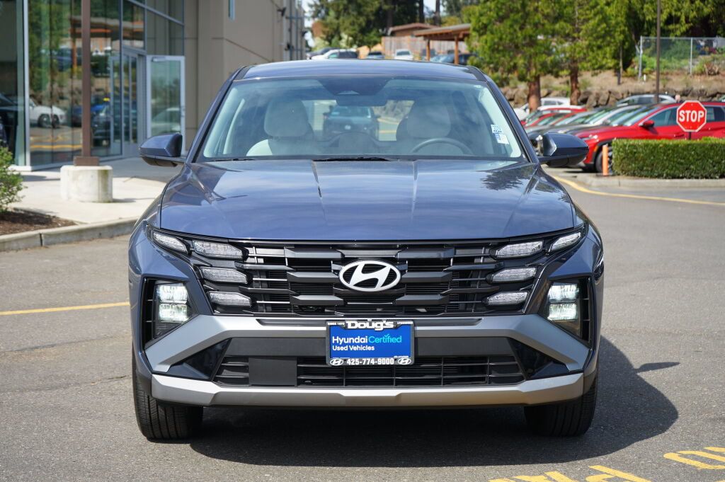 Certified 2025 Hyundai Tucson SE FWD image 2