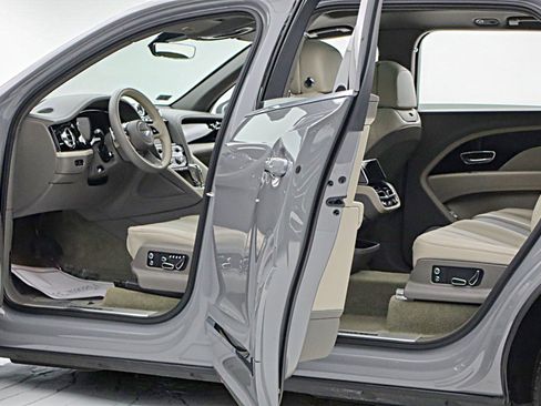 Used 2024 Bentley Bentayga Extended Wheelbase AWD/4WD image 6