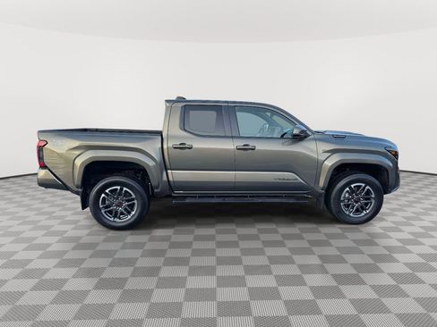 Used 2024 Toyota Tacoma TRD Sport w/ TRD Sport Upgrade Package image 8