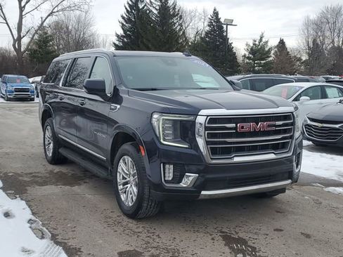 Used 2023 GMC Yukon XL SLT image 2