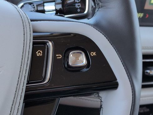 Used 2026 Lincoln Aviator 2WD image 25
