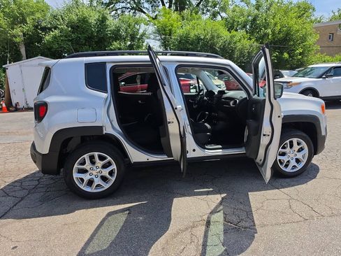 Used 2016 Jeep Renegade Latitude AWD/4WD image 30