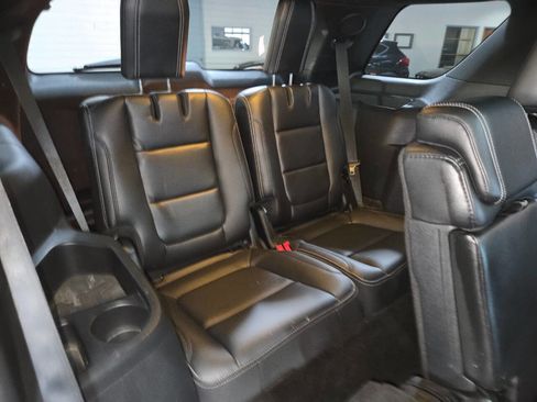 Used 2017 Ford Explorer Limited image 31