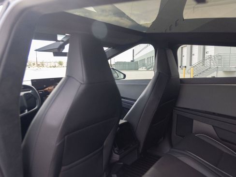 Used 2025 Tesla Cybertruck AWD Crew Cab image 23