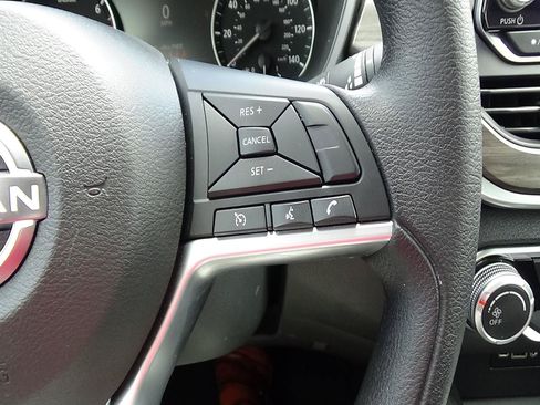 Used 2025 Nissan Altima 2.5 SV FWD image 23